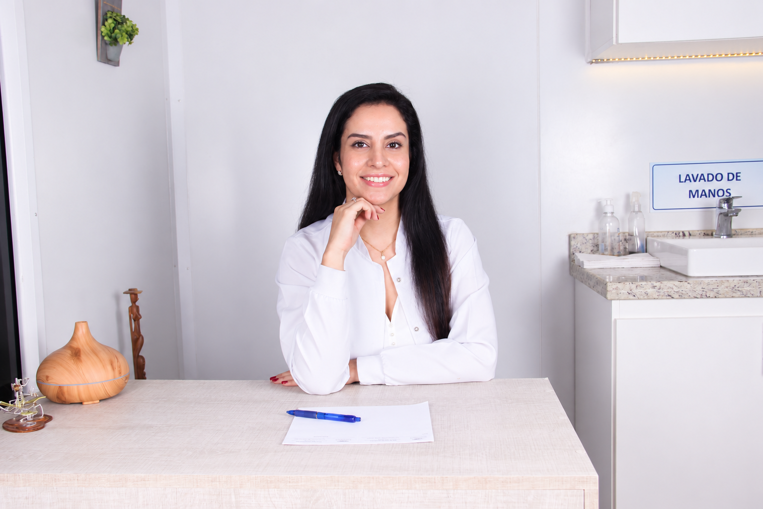 Dra. Sandra Núñez en su espacio de consulta